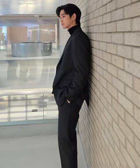 배우 김수현